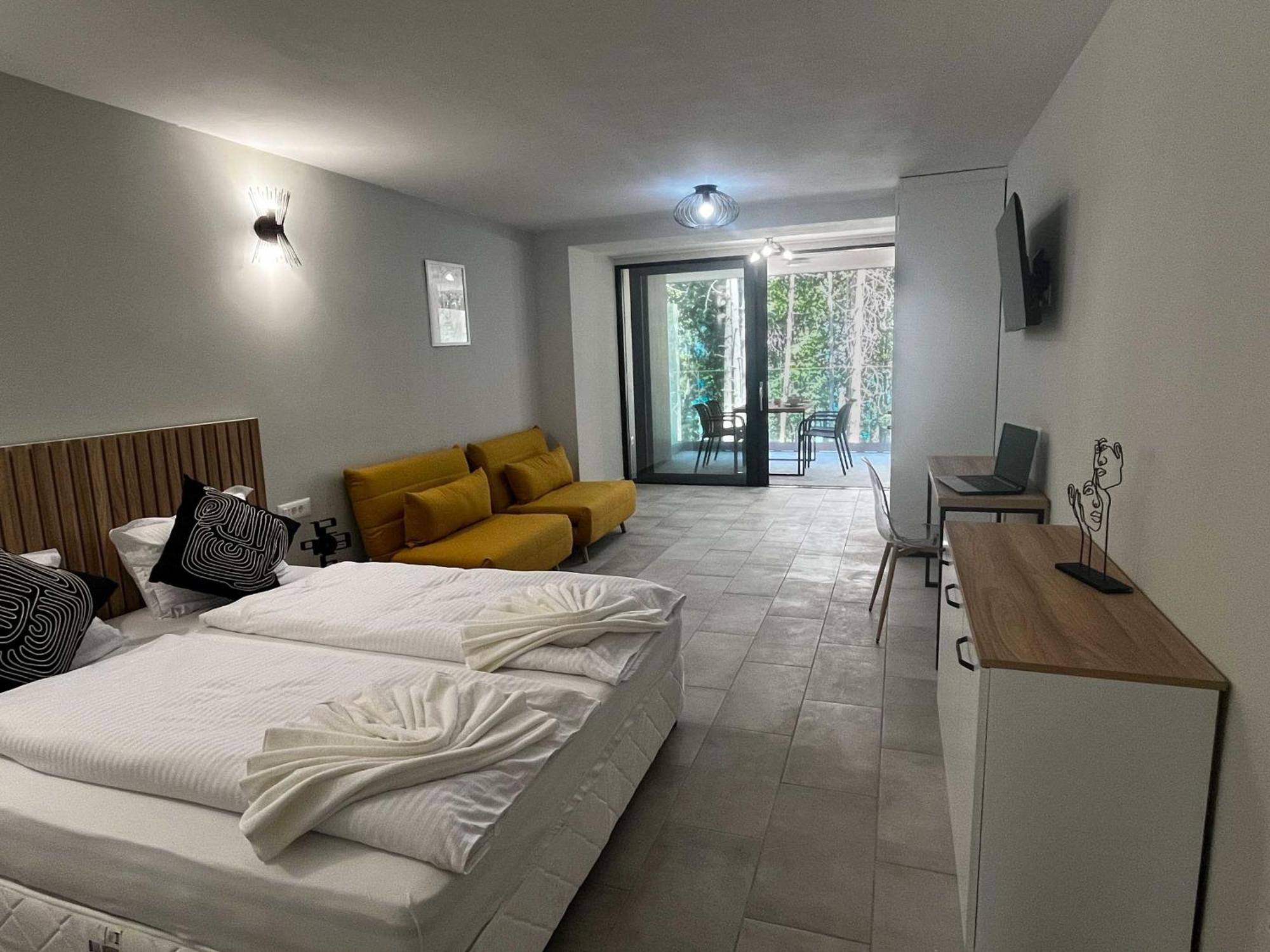 Teracite Aparthotel Varna Exteriör bild